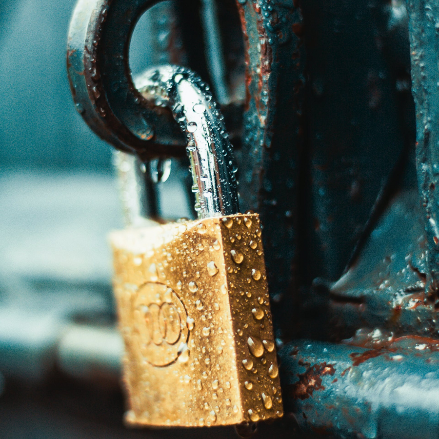 Combination Padlock Outdoor Buying Guide: Weatherproof and Marine-Grade Materials Explained