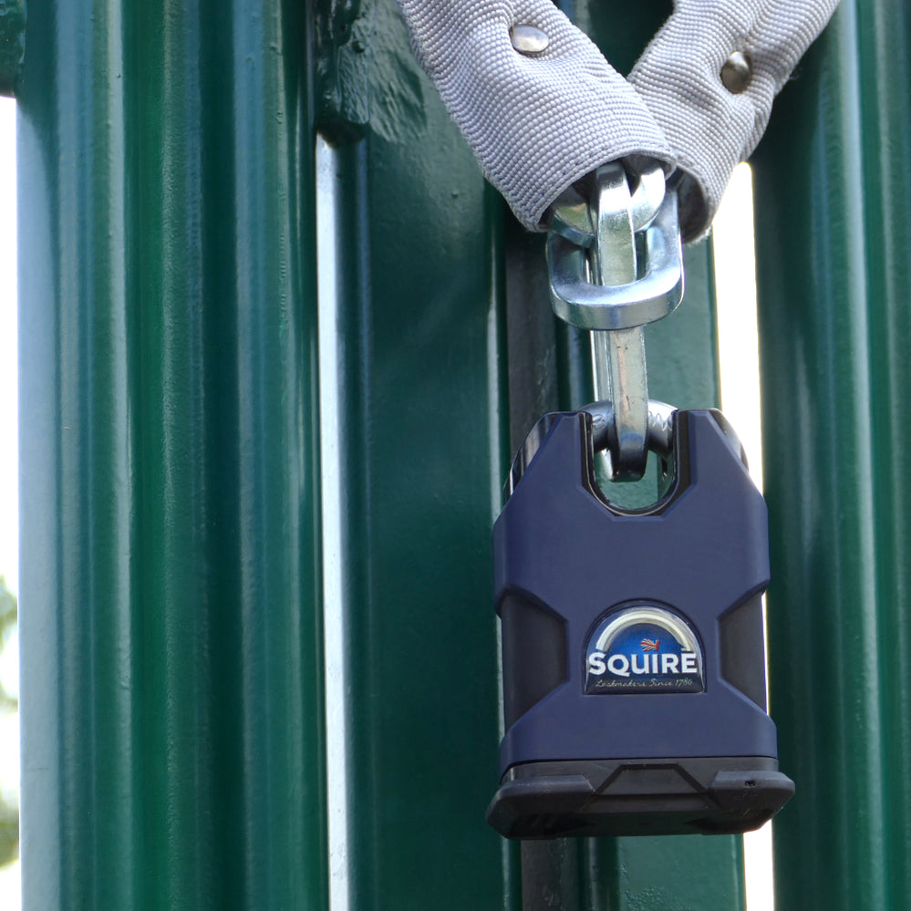 Closed shackle vs open shackle padlock comparison